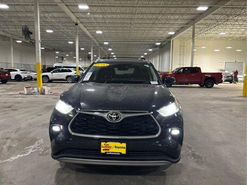 2025 Toyota Highlander Platinum