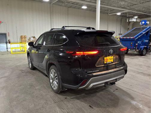 2025 Toyota Highlander Platinum