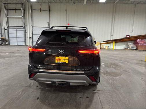 2025 Toyota Highlander Platinum