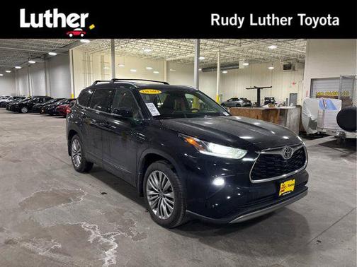 2025 Toyota Highlander Platinum