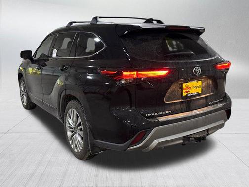 2025 Toyota Highlander Platinum