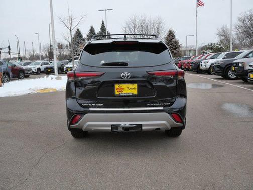 2025 Toyota Highlander Platinum