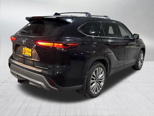 2025 Toyota Highlander Platinum