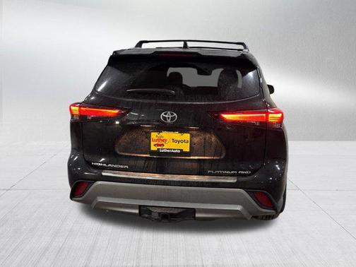 2025 Toyota Highlander Platinum