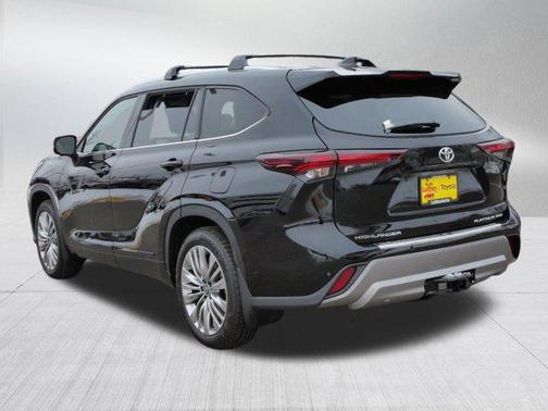 2025 Toyota Highlander Platinum