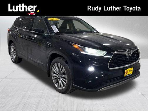 2025 Toyota Highlander Platinum