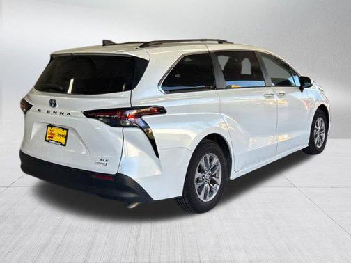 2023 Toyota Sienna XLE
