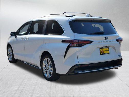2024 Toyota Sienna Platinum 7 Passenger