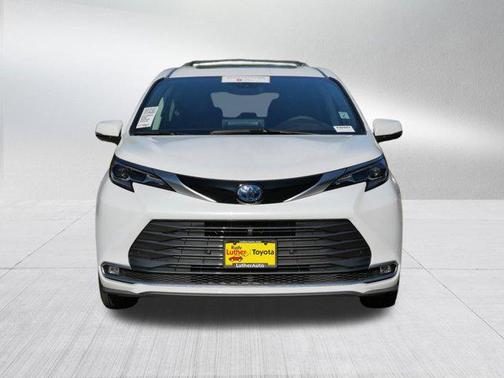 2024 Toyota Sienna Platinum 7 Passenger