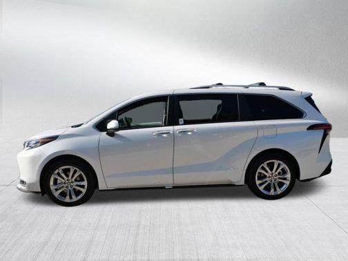 2024 Toyota Sienna Platinum 7 Passenger