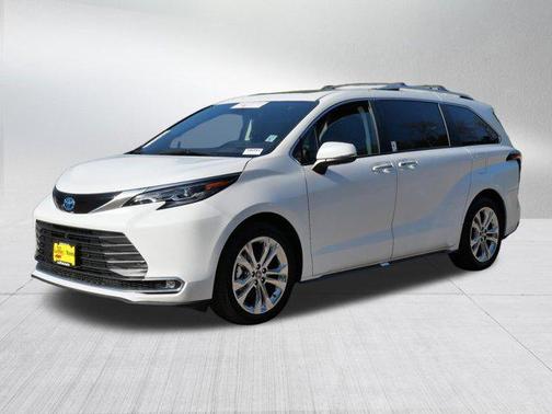 2024 Toyota Sienna Platinum 7 Passenger