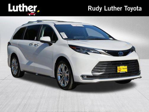2024 Toyota Sienna Platinum 7 Passenger