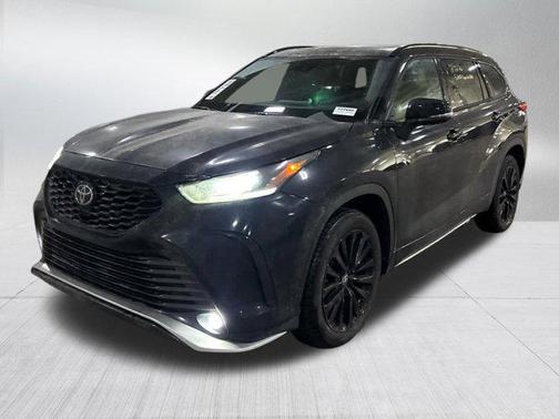 Midnight Black Metallic 2025 Toyota Highlander XSE
