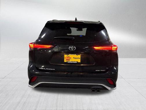 Midnight Black Metallic 2025 Toyota Highlander XSE