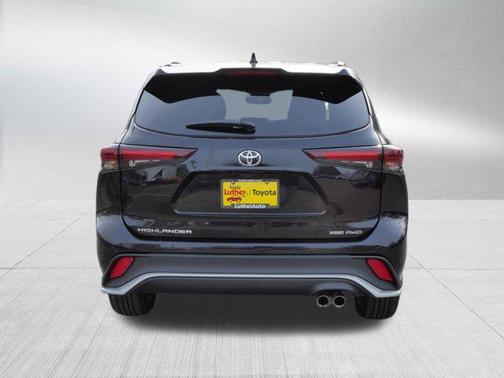 Midnight Black Metallic 2025 Toyota Highlander XSE