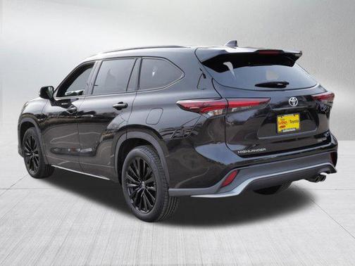 Midnight Black Metallic 2025 Toyota Highlander XSE