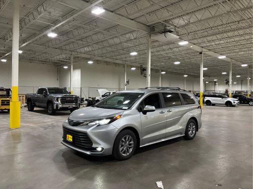 2025 Toyota Sienna XLE 7 Passenger