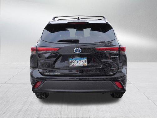 2022 Toyota Highlander Hybrid XLE