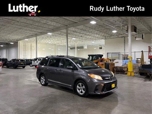 2020 Toyota Sienna LE