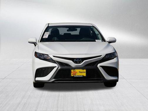 Ice Cap 2024 Toyota Camry SE