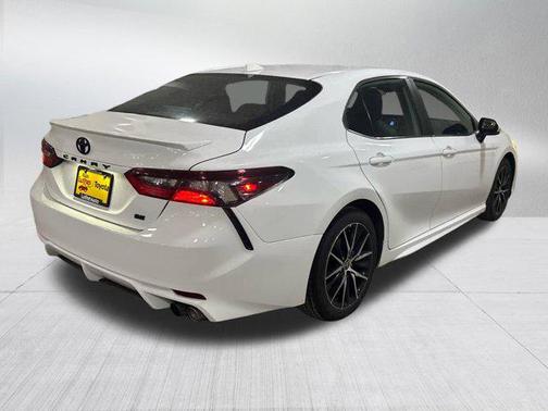 Ice Cap 2024 Toyota Camry SE