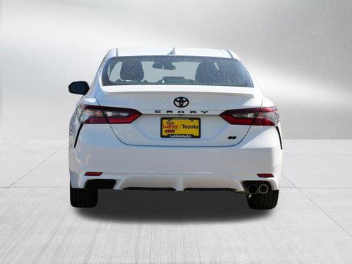 Ice Cap 2024 Toyota Camry SE