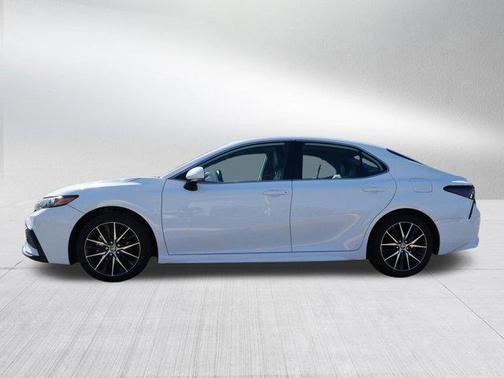 Ice Cap 2024 Toyota Camry SE