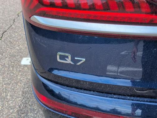 Navarra Blue Metallic 2022 Audi Q7 55 Premium