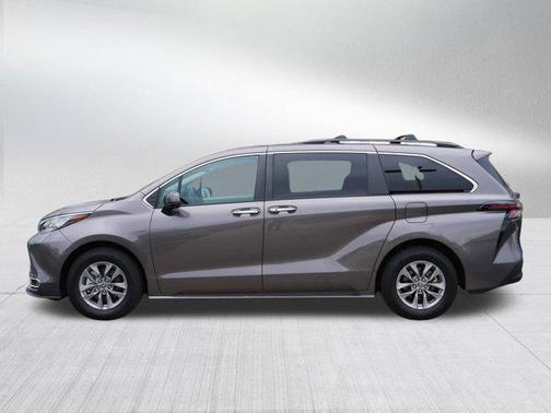 2023 Toyota Sienna XLE 8 Passenger