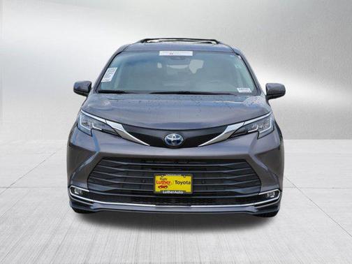 2023 Toyota Sienna XLE 8 Passenger