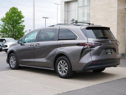 2023 Toyota Sienna XLE 8 Passenger