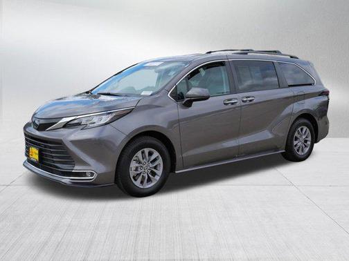 2023 Toyota Sienna XLE 8 Passenger