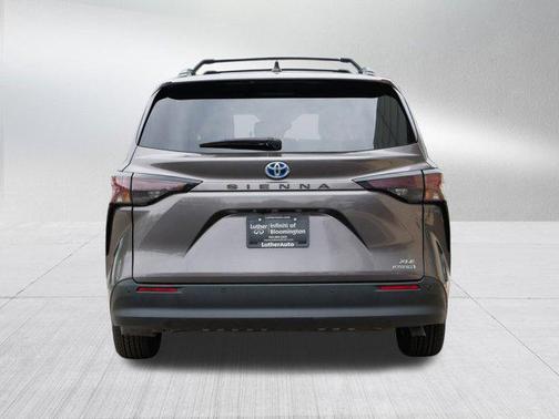 2023 Toyota Sienna XLE 8 Passenger