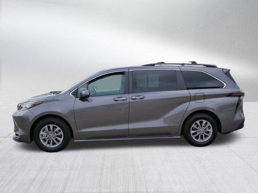 2023 Toyota Sienna XLE 8 Passenger