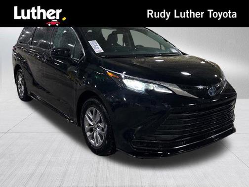 2024 Toyota Sienna LE