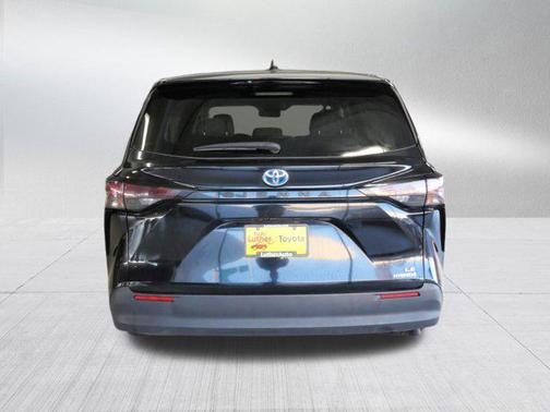 2024 Toyota Sienna LE