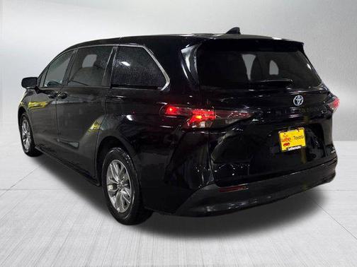 2024 Toyota Sienna LE