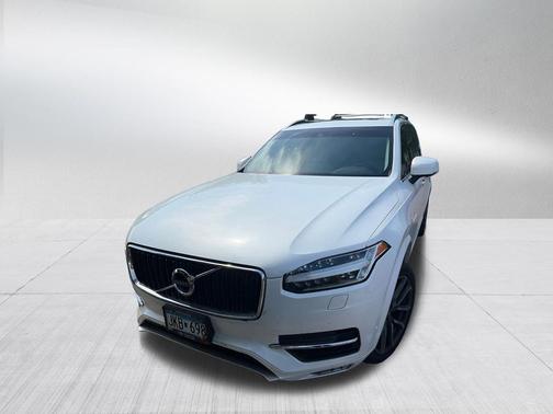 Crystal White Pearl Metallic 2017 Volvo XC90 T6 Momentum