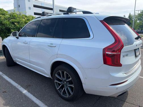 Crystal White Pearl Metallic 2017 Volvo XC90 T6 Momentum