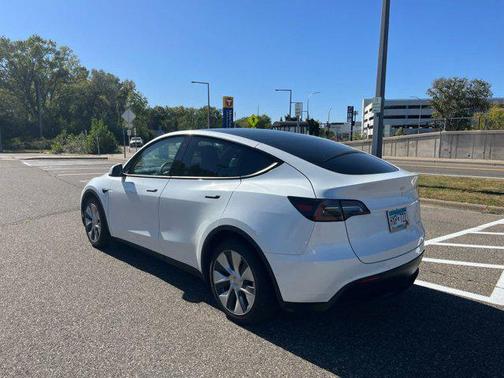 2022 Tesla Model Y Long Range Dual Motor All-Wheel Drive
