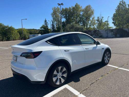 2022 Tesla Model Y Long Range Dual Motor All-Wheel Drive