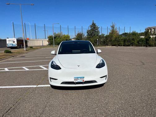 2022 Tesla Model Y Long Range Dual Motor All-Wheel Drive