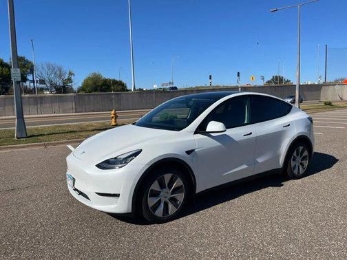 2022 Tesla Model Y Long Range Dual Motor All-Wheel Drive