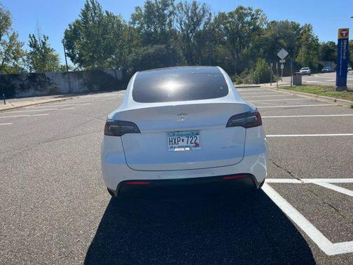2022 Tesla Model Y Long Range Dual Motor All-Wheel Drive