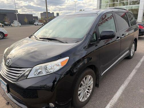Midnight Black Metallic 2017 Toyota Sienna XLE