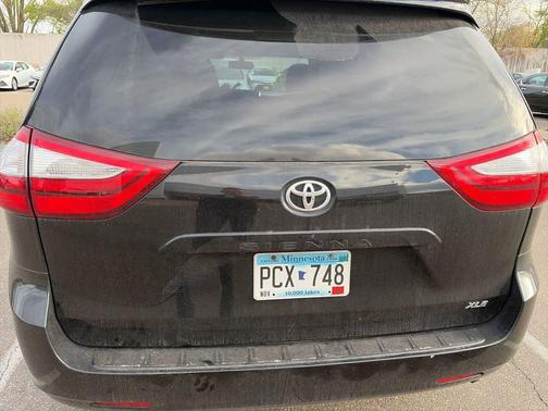 Midnight Black Metallic 2017 Toyota Sienna XLE