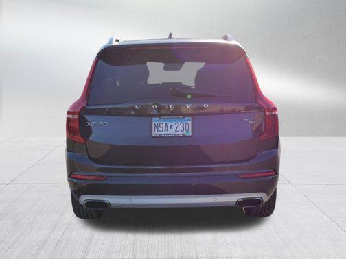2016 Volvo XC90 T6 Momentum