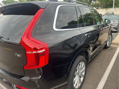 2016 Volvo XC90 T6 Momentum