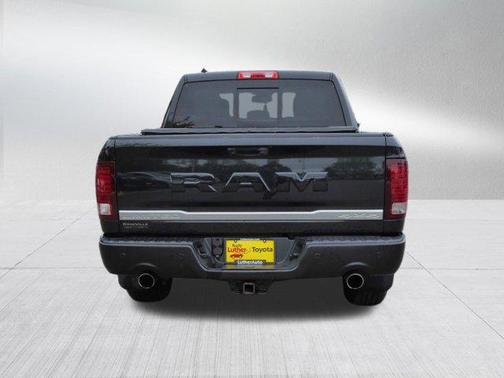 Brilliant Black Crystal Pearlcoat 2018 RAM 1500 Limited Crew Cab 4x4 5'7' Box