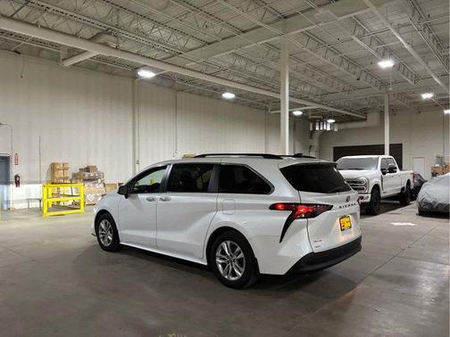 2022 Toyota Sienna XLE 7 Passenger